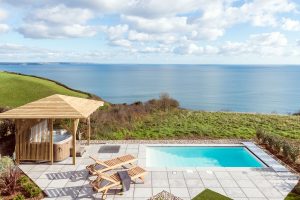 Holiday homes with swimming pools